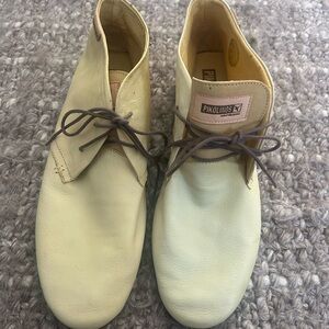 Pikolinos Men's Yellow Leather Shoes